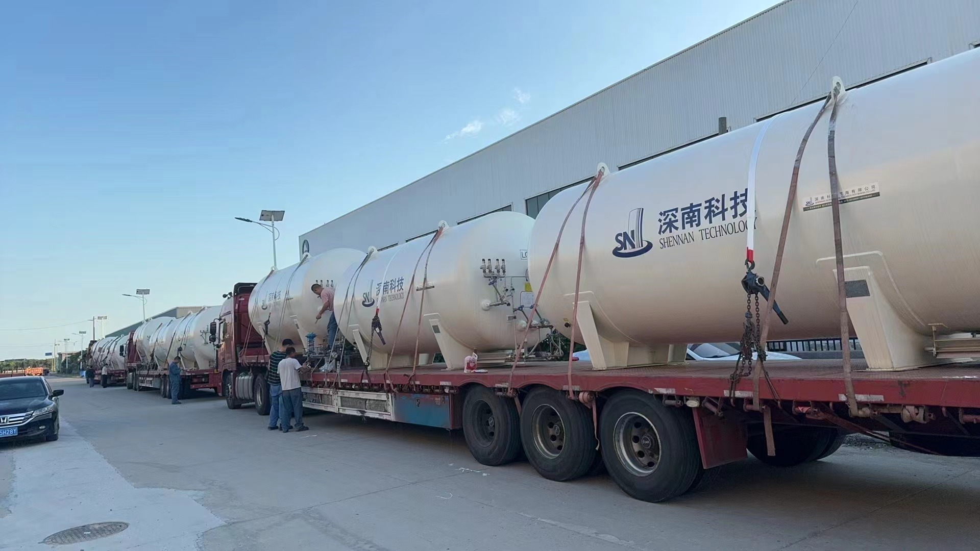 Liquid oxygen tank delivery site